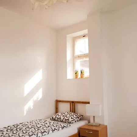 Cute 2 Beds Studio Close To The Main Train Station Apartament *