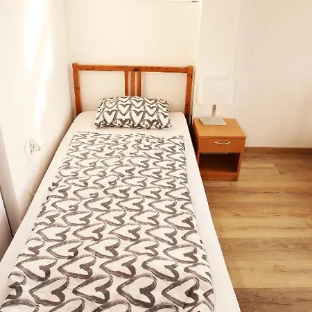 Apartament Cute 2 Beds Studio Close To The Main Train Station