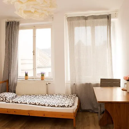 Cute 2 Beds Close To The Main Train Station Διαμέρισμα