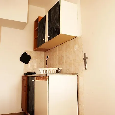Cute 2 Beds Close To The Main Train Station