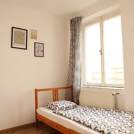 Apartment Cute 2 Beds Studio Close To The Main Train Station