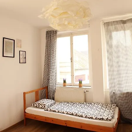 Cute 2 Beds Studio Close To The Main Train Station